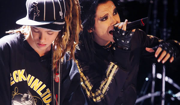 MAS FOTOS DE LOS TWINS! 2006_april_tokio_hotel