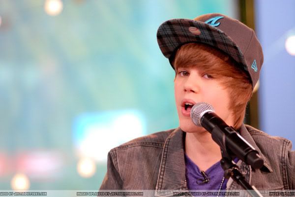 Justin Bieber - Pagina 39 1115_GMA_02