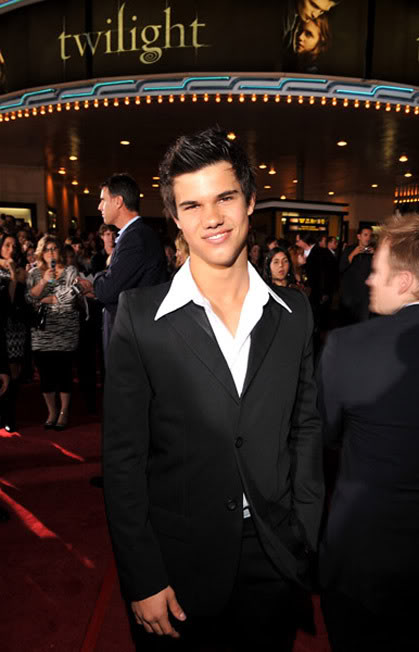 Taylor Lautner aka Jacob Black Photo_105_hires