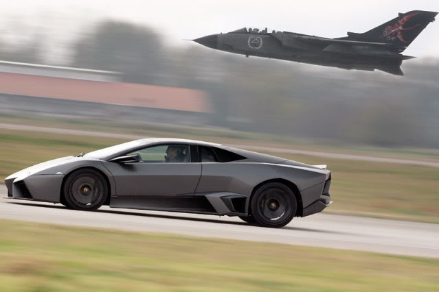 Lamborghini Reventon يعور القلب و الشرايين من هيبته 335cf6aa832bb29d2e832ff435cd2308