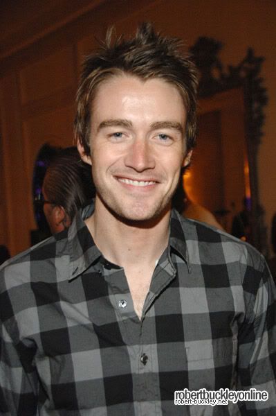 Robert Buckley - Clay 003-9