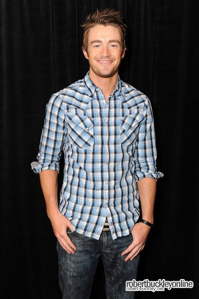 Robert Buckley - Clay 008-2