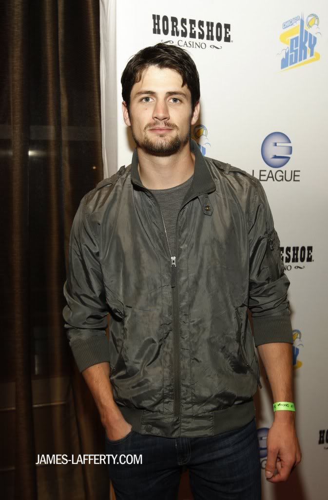 Fotos, Informações e Apariçoes - James Lafferty 09