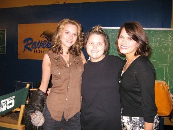 Fotos e Entrevista da Hilarie Burton - Peyton Swayer 7-1