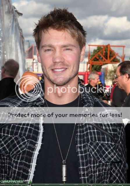 Fotos, vídeos do Chad Michael Murray - Lucas Scott - Página 5 Normal_bogartdayofchamps2011017