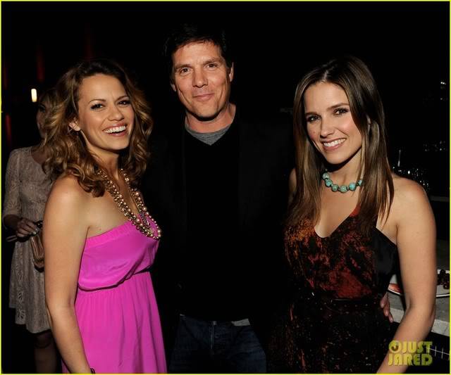 NOVIDADES SOBRE 9ª Temporada - Spoilers - Página 4 Sophia-bush-evening-one-tree-hill-18