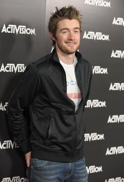 Robert Buckley - Clay - Página 3 60757401bennettaj6152010122127PM1