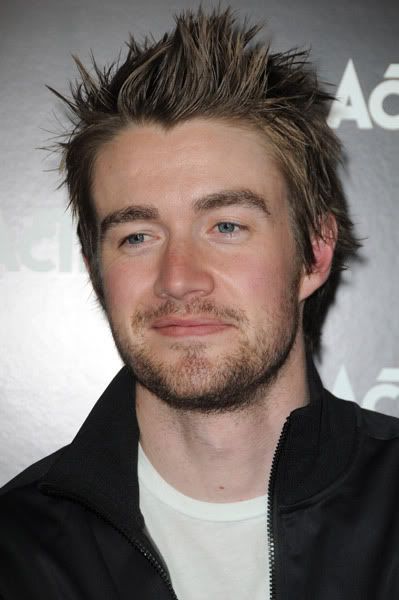 Robert Buckley - Clay - Página 3 60757406bennettaj6152010122123PM1