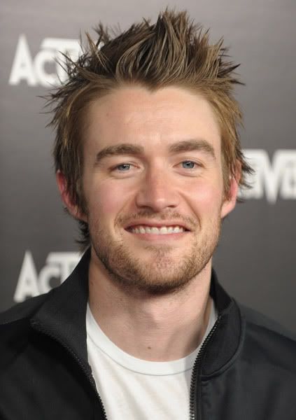 Robert Buckley - Clay - Página 3 60757411bennettaj6152010122113PM1