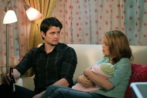 NOVIDADES SOBRE 8ª Temporada - Spoilers - Página 9 One_Tree_Hill_Season_8_Episode_22_This_Is_My_House_This_Is_My_Home_6-457_595