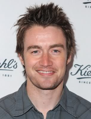 Robert Buckley - Clay - Página 3 Normal_64252794snoopreynaert48201172320AM