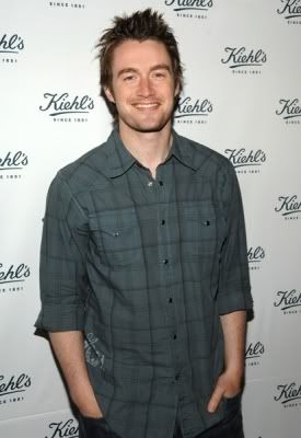 Robert Buckley - Clay - Página 3 Normal_64253498snoopreynaert48201172354AM