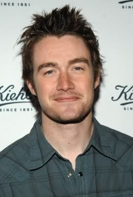 Robert Buckley - Clay - Página 3 Normal_64253500snoopreynaert48201172347AM