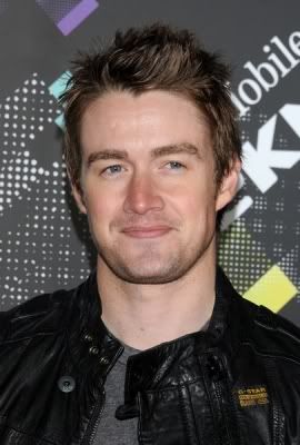 Robert Buckley - Clay - Página 3 Normal_64421026snoopreynaert422201115524AM