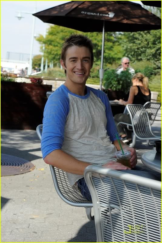 Robert Buckley - Clay - Página 3 Robert-buckley-axe-01