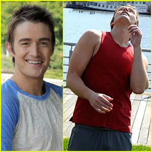 Robert Buckley - Clay - Página 3 Robert-buckley-axe