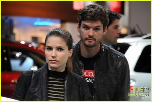 Sophia Bush & Austin Nichols - Página 2 Sophia-bush-austin-nichols-car