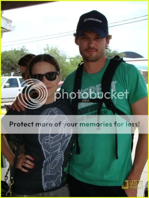 Sophia Bush & Austin Nichols - Página 2 Sophia-bush-austin-nichols-gulf-06