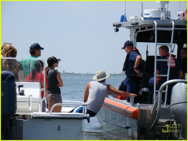 Sophia Bush & Austin Nichols - Página 2 Sophia-bush-austin-nichols-gulf-13