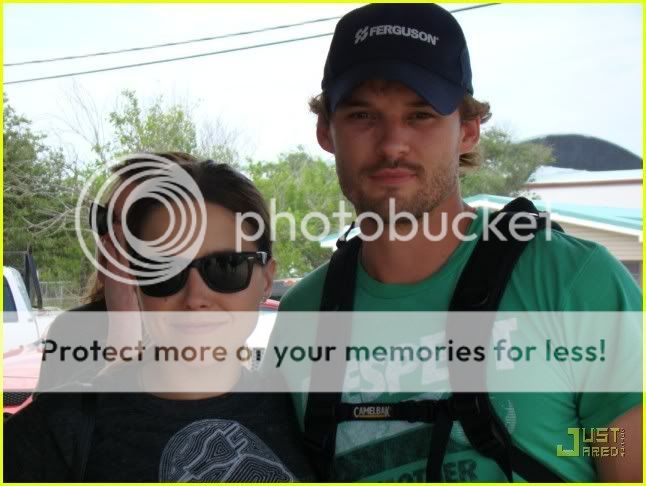 Sophia Bush & Austin Nichols - Página 2 Sophia-bush-austin-nichols-gulf-15