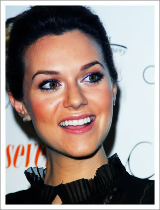 Fotos e Entrevista da Hilarie Burton - Peyton Swayer Bannrbymyspell9