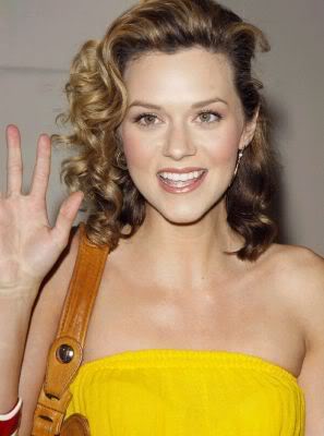 Fotos e Entrevista da Hilarie Burton - Peyton Swayer Normal_002