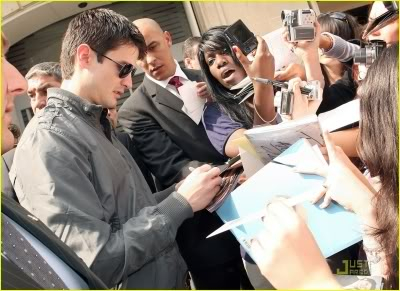 Fotos, Informações e Apariçoes - James Lafferty Normal_jlppz9da02