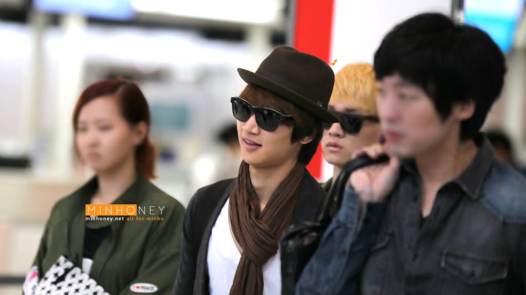 211011 Shinee parte de japon hacia new york (smtown new york) C00932314ea27db4d8cd6