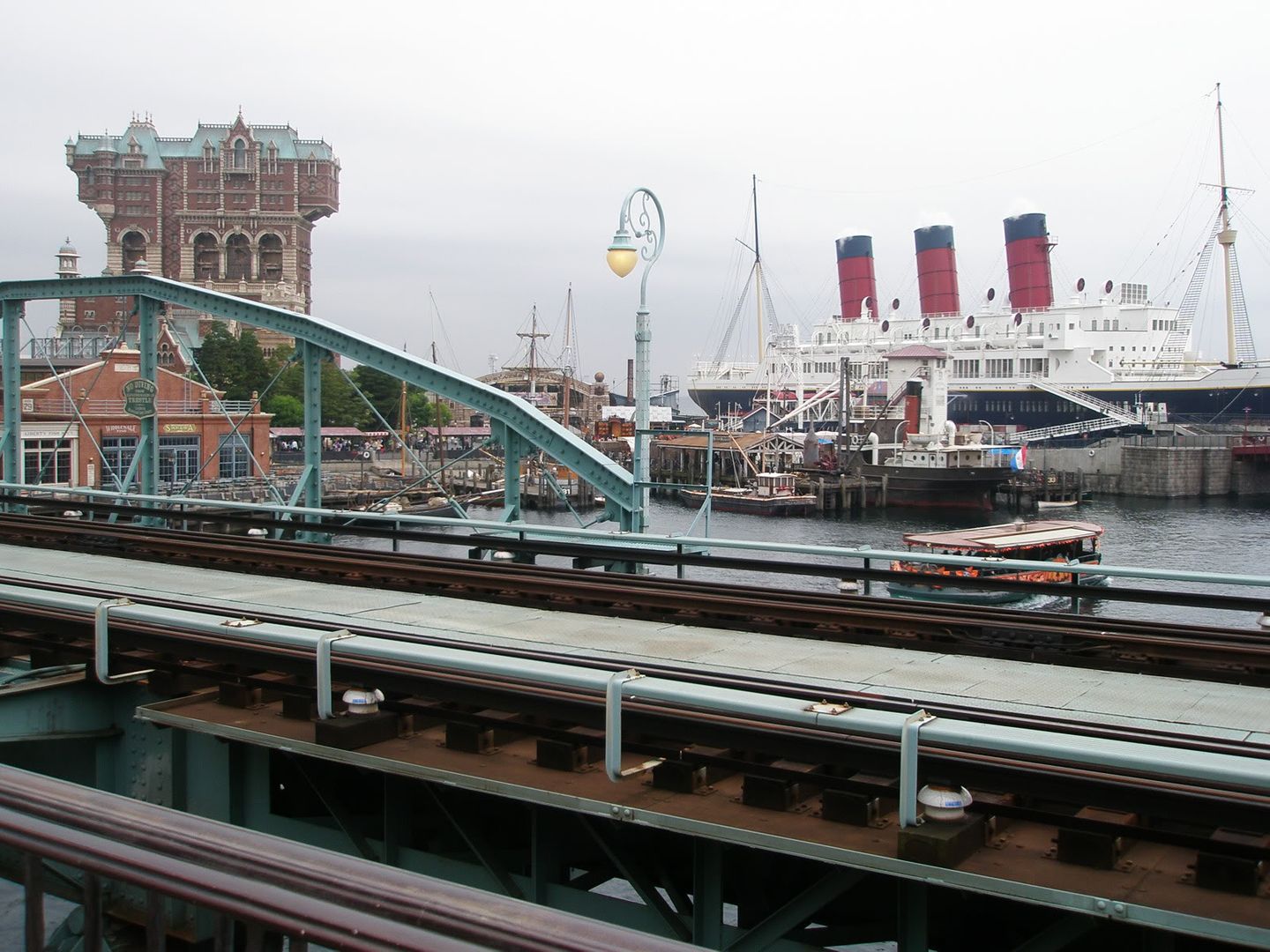 அழகிய டோக்யோ நகரம் படங்கள் சில - Page 4 TokyoDisneySea_4