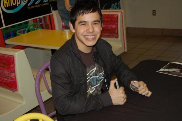 Meet and Greet-David bán fast food :)) 23