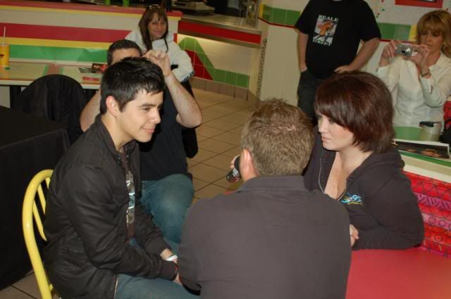 Meet and Greet-David bán fast food :)) 44