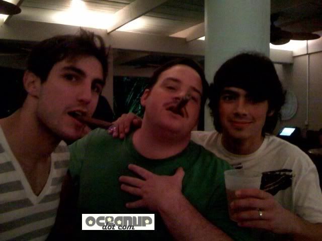 familia jonas Joejonasdrinkingalcohol