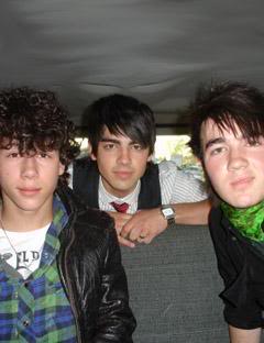 familia jonas Jonas-brothers-bamboozle-dk052807-2