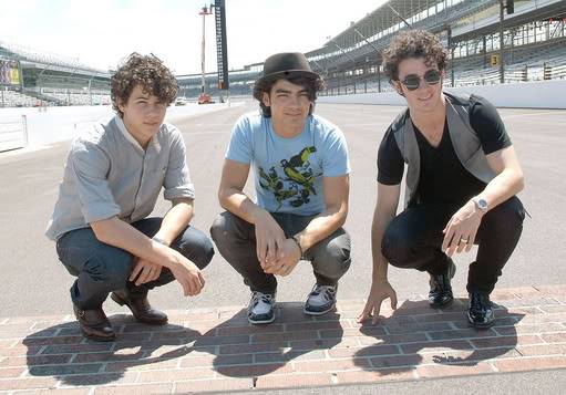 familia jonas Normal_JHQSpeedway