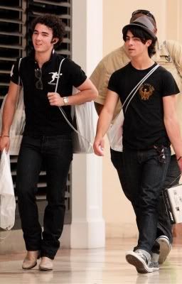 Joe and Kevin Shop at Studio City Mall Normal_mal12