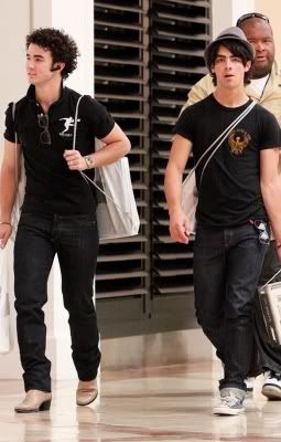 Joe and Kevin Shop at Studio City Mall Normal_mal13