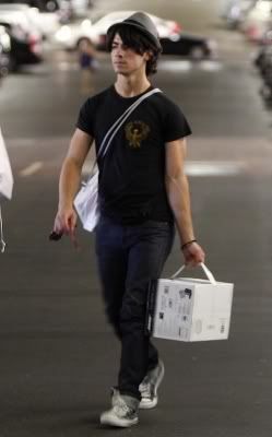 Joe and Kevin Shop at Studio City Mall Normal_mal14