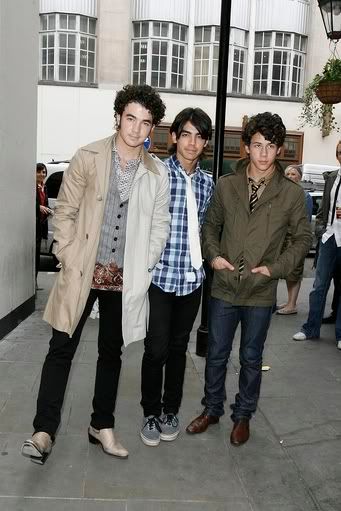 hayyyy mis jonas Normal_reporters_e_jonas_brothers1