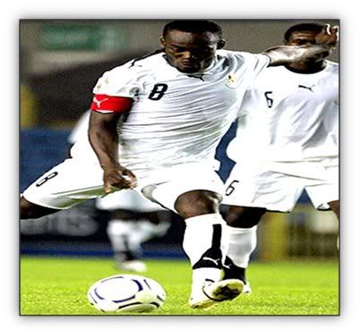 لعنة الاصابات .. خطفت معها 3 لاعبين .. ما تعليقك حول هذا ..؟ MichaelEssien-1