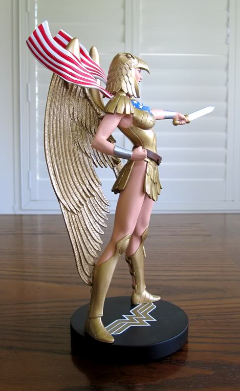 [DC Direct] Cover Girls of the DC Universe: WONDER WOMAN (Armored) Statue - SAIU! - Página 2 Kcw7