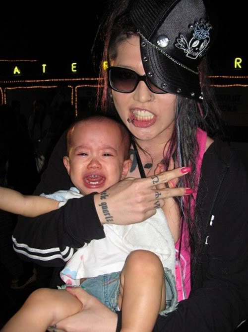 Fotos do Miyavi - Pgina 11 Miyavi-baby-dont-worry-girlsits--la