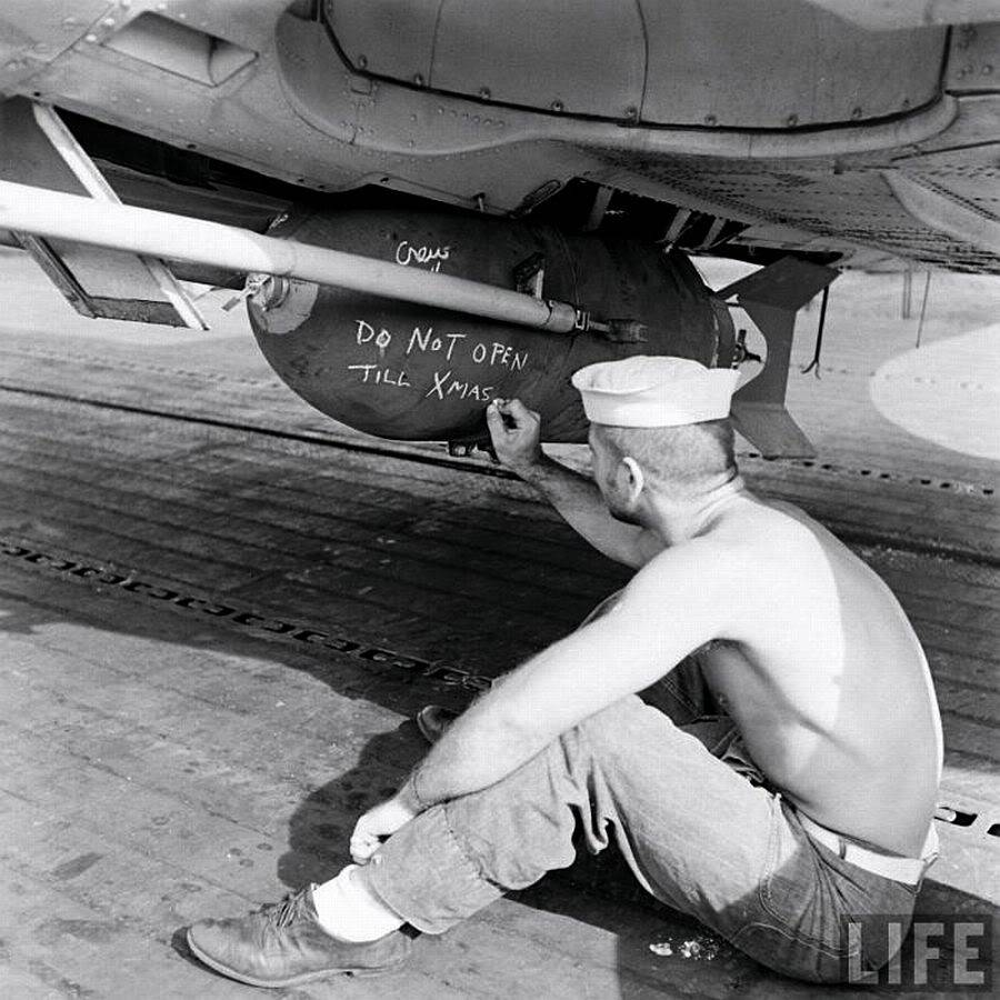 War Plane Site—Gets Interestinger... Dauntless-bomb