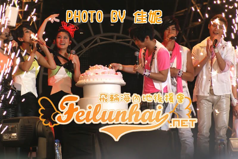 Selina birthday tại concert 31/10 tại Tế Nam_hãy nhìn cử chỉ của Bu nào 20081107_3b26fe1225638b9c5dedNBsnGg