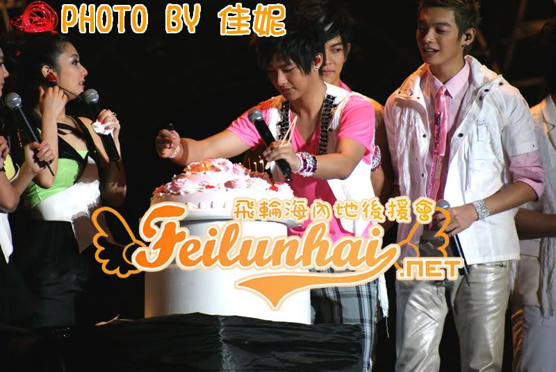 Selina birthday tại concert 31/10 tại Tế Nam_hãy nhìn cử chỉ của Bu nào 20081107_e241ac2e409ac8933c26bEzpsJ