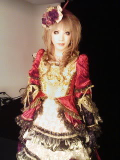 รูปของหนู Mizaki (Hizaki วง Versailles) - Page 2 Hizaki-hizaki-16788424-240-320