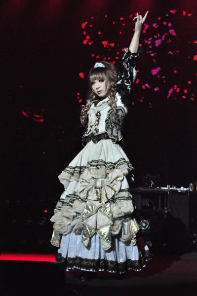 รูปของหนู Mizaki (Hizaki วง Versailles) - Page 4 Tumblr_m1lovbRfwa1qfnzqao1_400