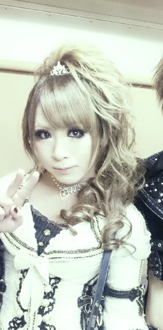 รูปของหนู Mizaki (Hizaki วง Versailles) - Page 4 Tumblr_m1vsueBZeM1r1868io1_500