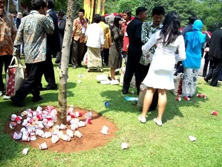 Buang Sampah Ngawur Didenda Rp 25 Juta Sampahdiistana0