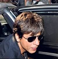 Shah Rukh Khan se recupera despues de su operación Srk_surgery