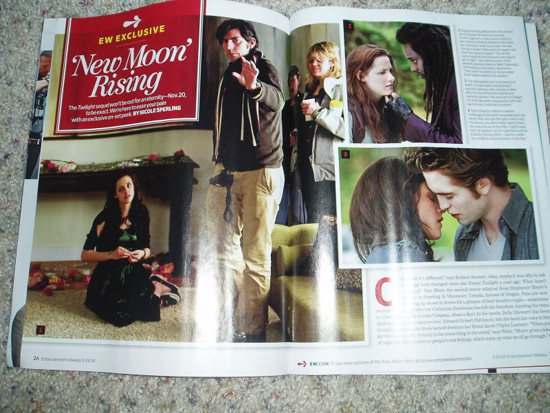 Pics from New Moon behind scenes in Entertainment Weekly Aww1-1